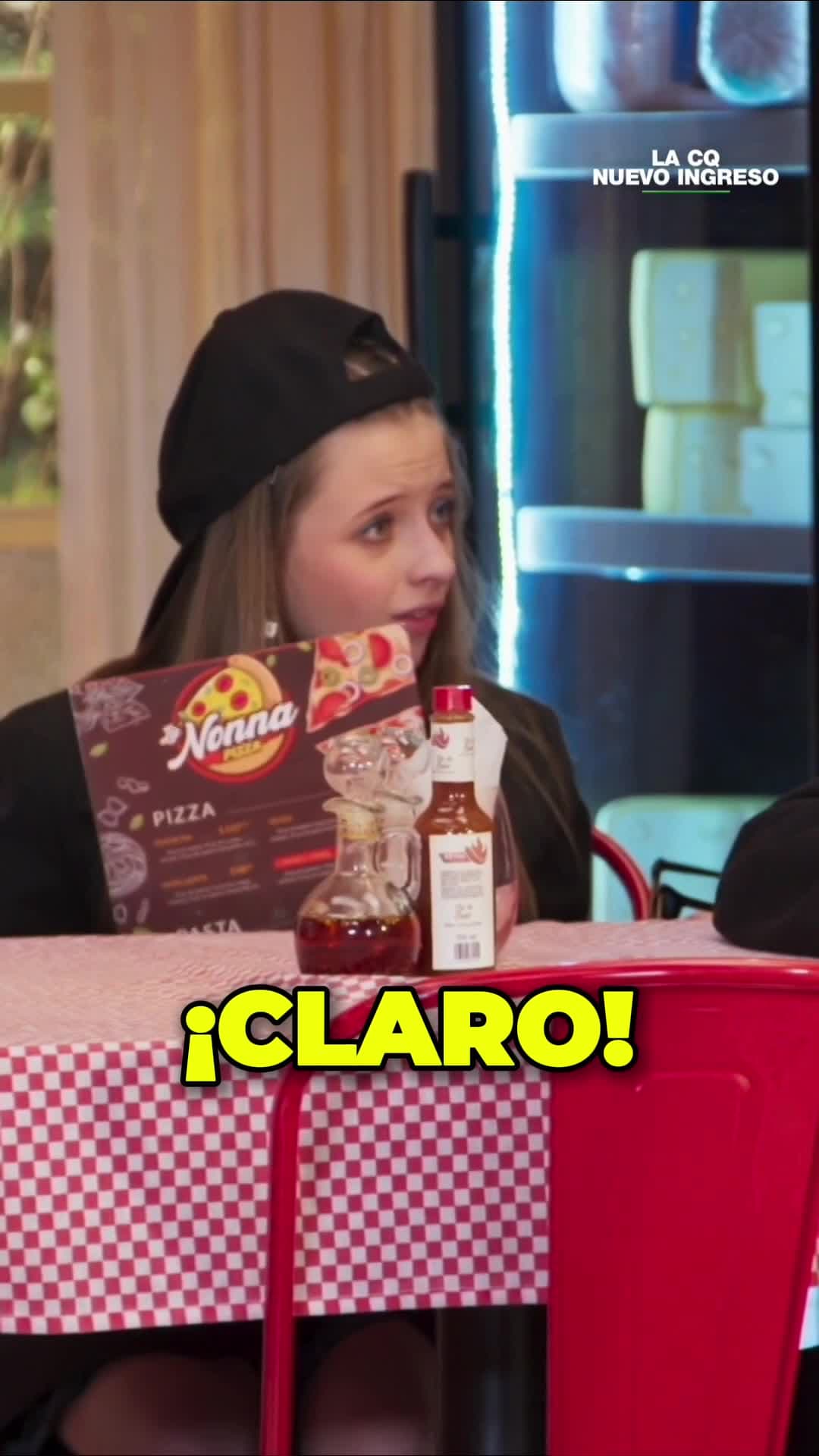 Alan encuentra su profesión: REPORTERO DE ESPECTÁCULOS