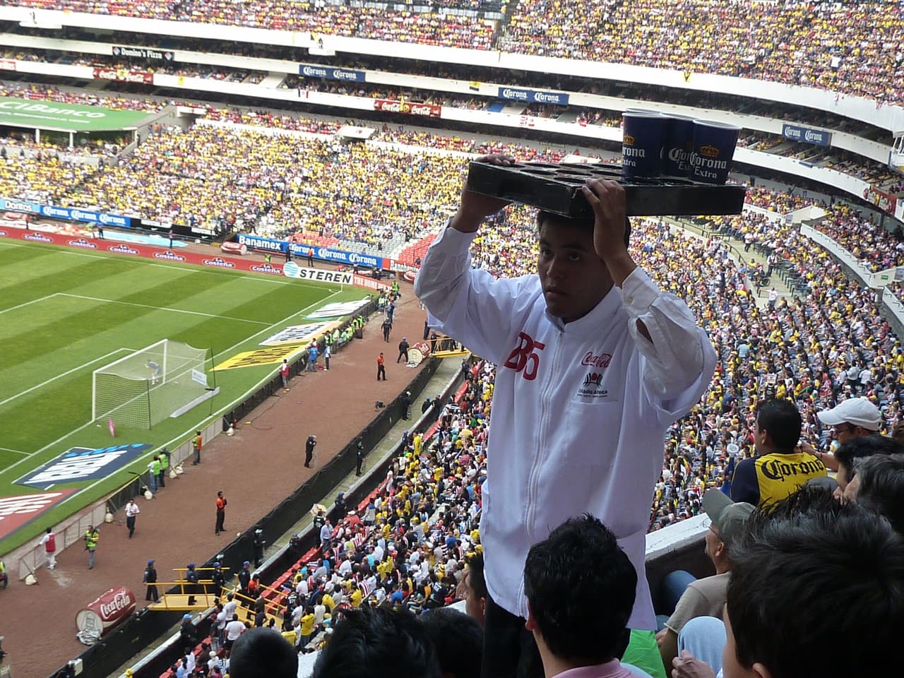 Piden ayuda al gobierno vendedores de estadios