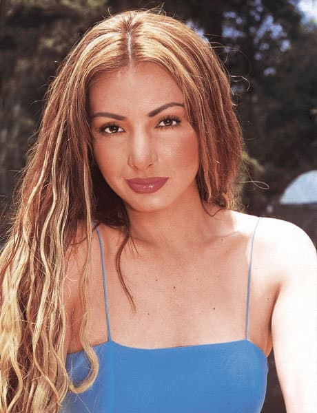 <b><a href="http://www.univision.com/temas/paty-navidad">Paty Navidad</a> </b>participó en el concurso 'Señorita Sinaloa' ganando el certamen y obteniendo la oportunidad de estudiar en la escuela de actuación de Televisa, mientras esto sucedía debutó en televisión en 'María Mercedes' para después obtener un papel mayor en 'Los parientes pobres', sobresaliendo de las jovencitas de su generación.