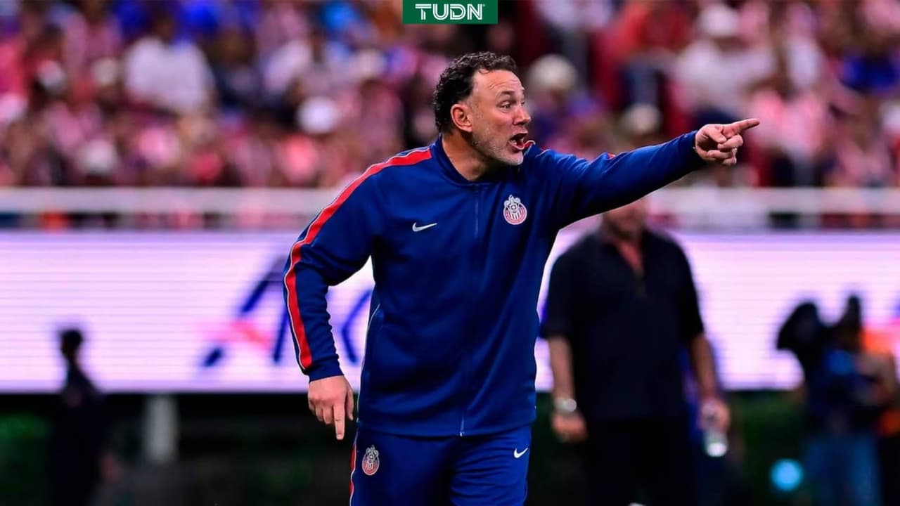 ¡Imbatible en clásicos! Milito da a Chivas nuevo ADN ante América y Atlas