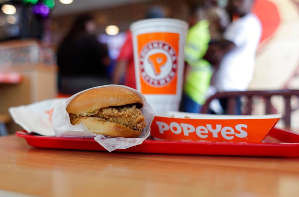 Cucarachas y violaciones de higiene: Popeyes de Brandon en problemas tras inspección