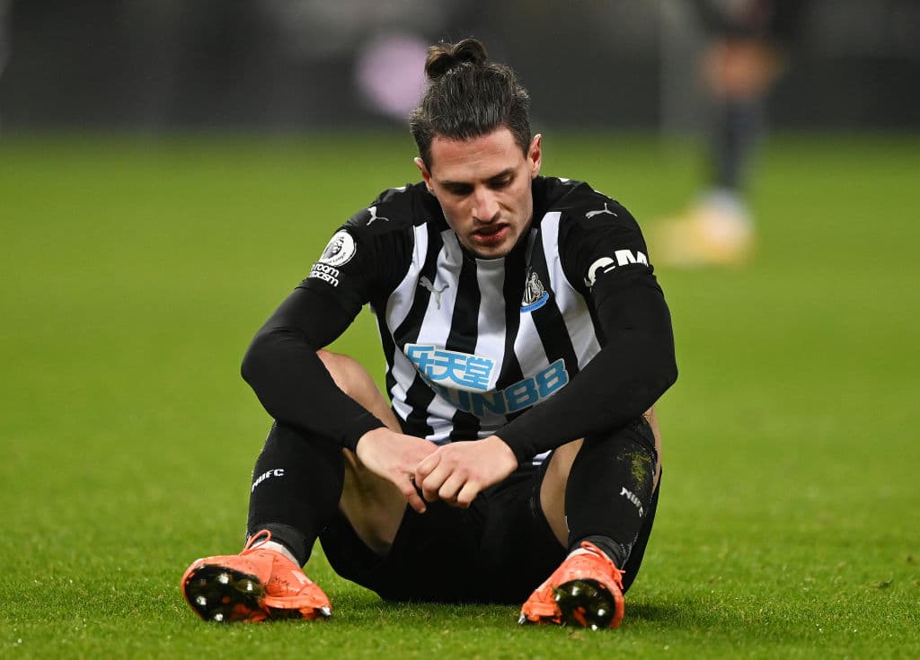 Newcastle cayó en casa 1-2 ante el Leeds de Bielsa. Almirón (57’) marcó por los locales; Dias (17’) y Harrison (61’) hicieron los de Leeds. Newcastle y Leeds cierran la fecha con 19 y 26 unidades, respectivamente.