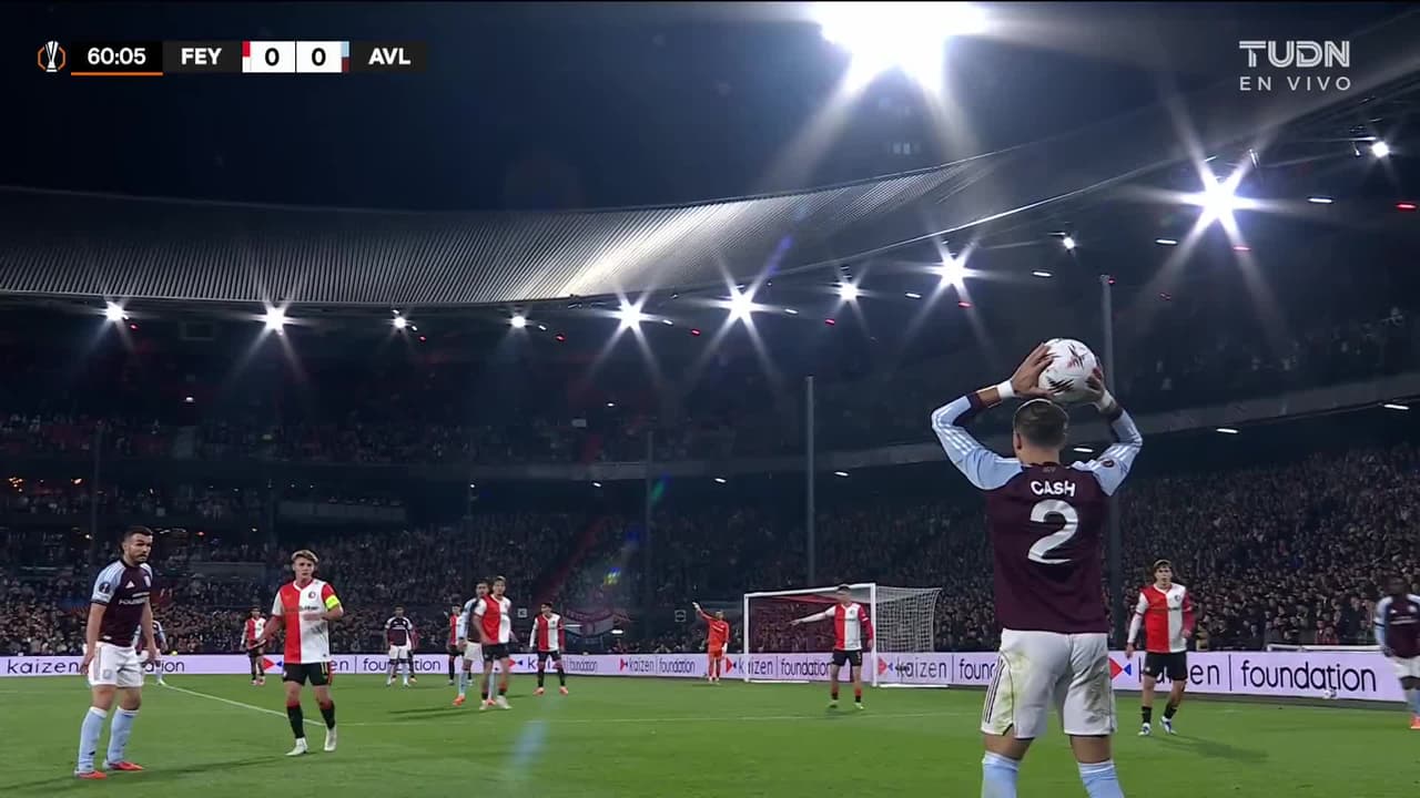 ¡GOL!  anota para Aston Villa. Emiliano Buendía