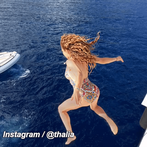 Sus aventuras en altamar también son compartidas, pero de una manera muy divertida. Hay momentos para el 'glamour' y hay momentos para esto.