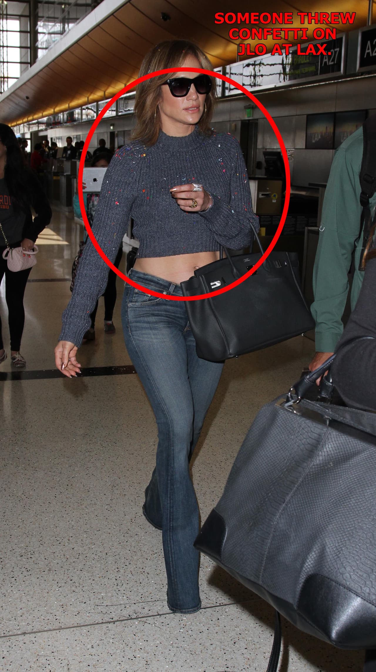 La cantante se veía tan molesta... pero eso sí, no perdió el temple por nada.