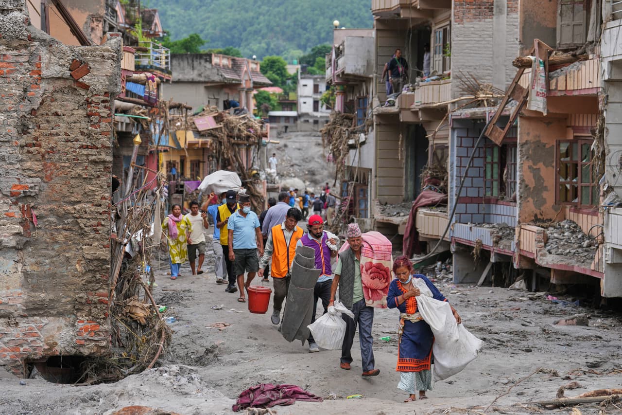 Nepal y China intensifican búsqueda de casi 3,000 desaparecidos tras tragedia