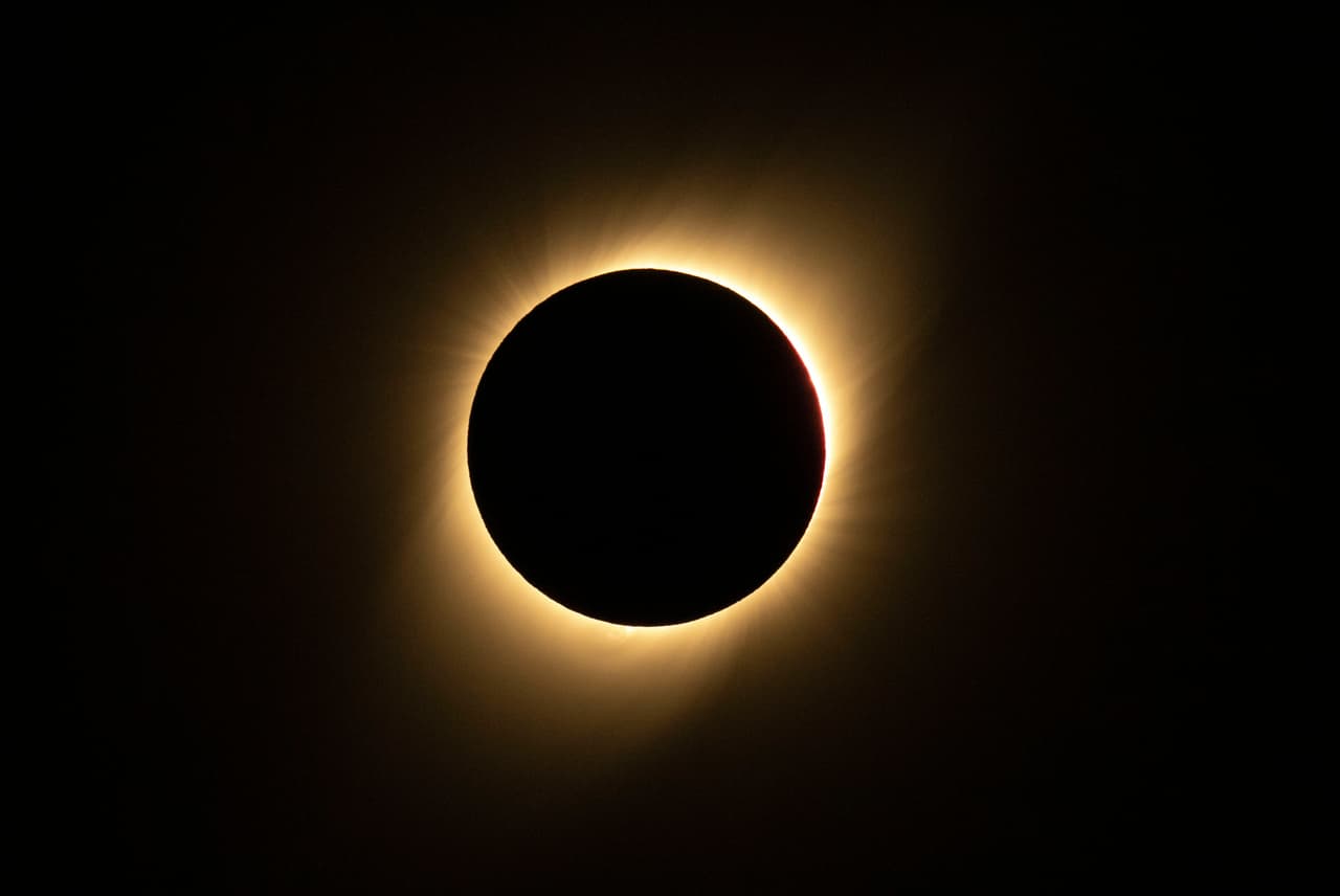 Eclipse solar visto desde el Observatorio Europeo del Sur de La Silla, al norte de Chile. Las condiciones atmosféricas de esta zona son consideradas de las mejores para la observación astronómica.