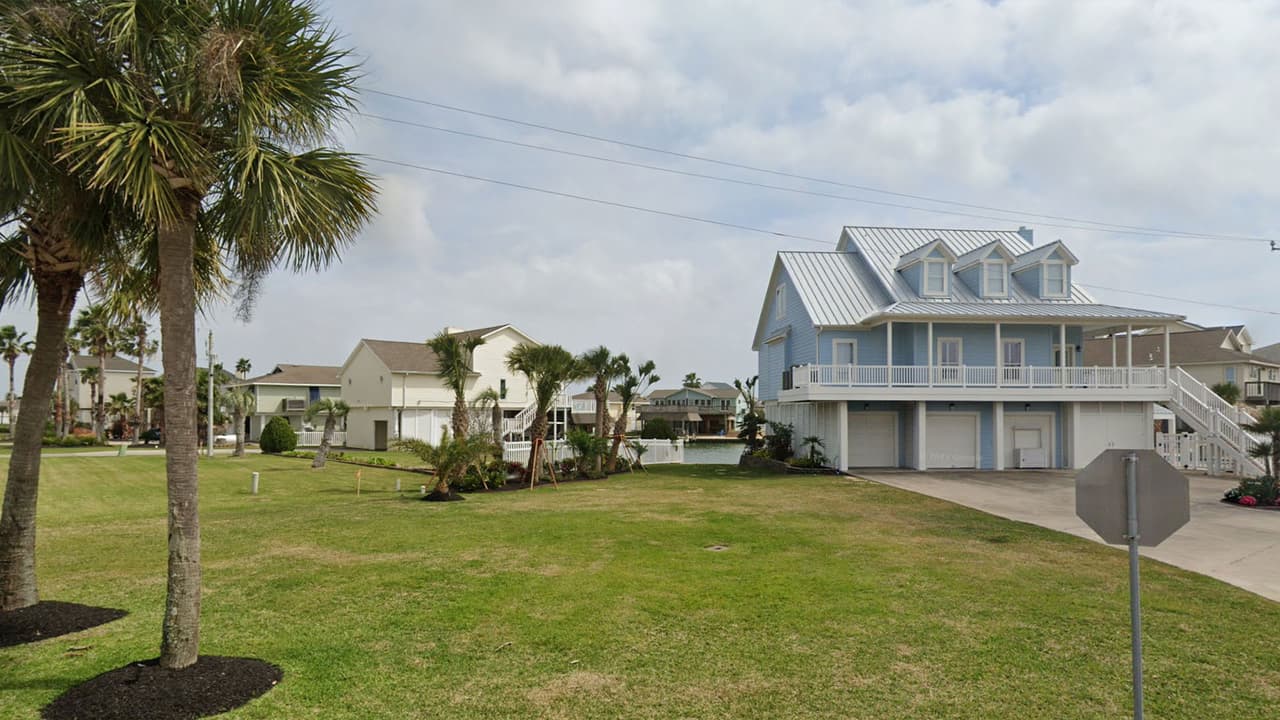 <b>Puesto 2: Tiki Island, Texas.</b>
<br>
<br>Esta es una isla dentro de Galveston donde el precio de una casa aumenta significativamente hasta los $735,117.