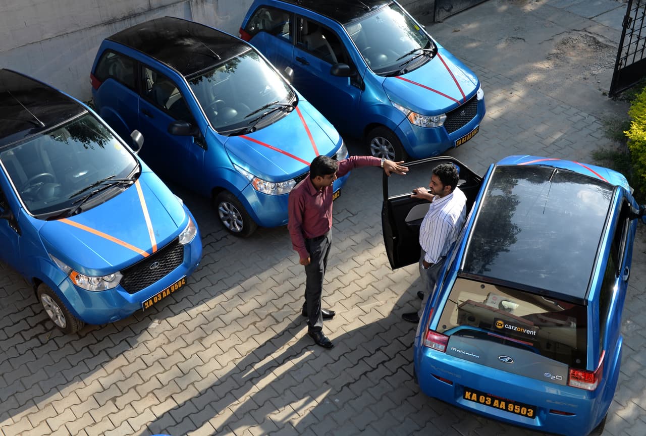 El revolucionario plan de India para que todos sus autos sean eléctricos en 15 años
