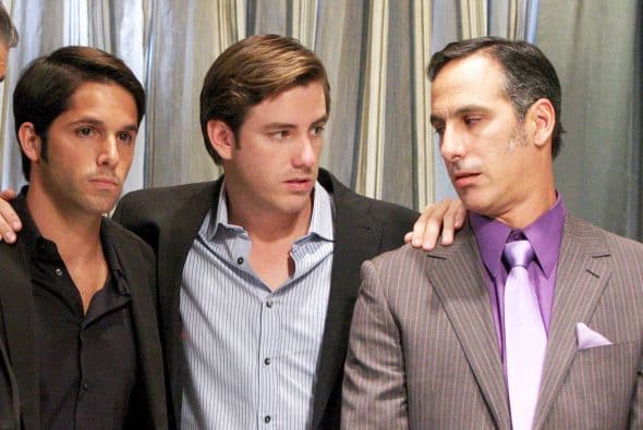 ¡Ahhh! Pero en el 2011 nos enamoró con su papel de 'Arnold' en "Una Familia con Suerte" donde traía de un ala a 'Pina' (Daniela Castro).