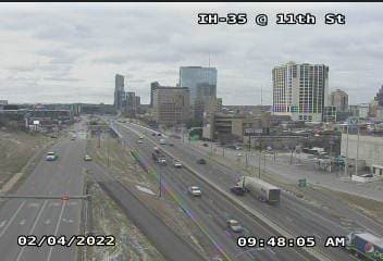 Si tienes que conducir: Mantén al menos tres veces la distancia de seguimiento normal sobre nieve o hielo.
<br>