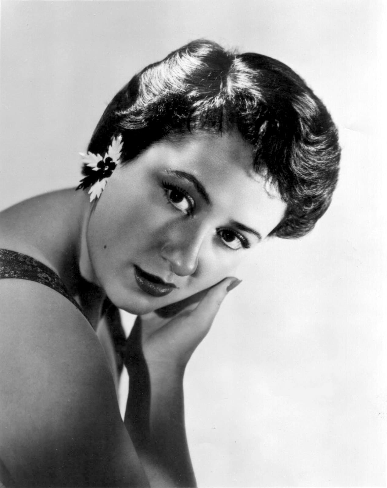 Chachita es reconocida como actriz de la Época de Oro del cine mexicano, pues comenzó su carrera cuando era una niña en la película “El secreto del sacerdote” en 1941.