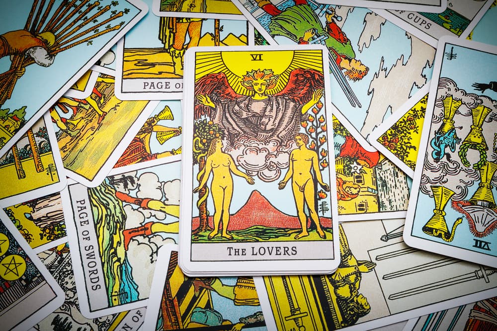 <b>VIRGO</b>
<br>La carta de los Enamorados es para ti. Es importante que la tomes con precaución y sin temores, porque es normal que la asocies con el amor, pero también se refiere a decisiones importantes y radicales en tu vida.