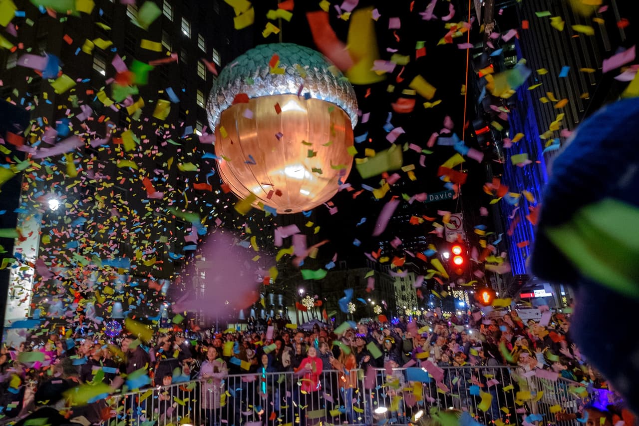Encuentra más celebraciones de fin de año,
<b><a href="https://www.visitraleigh.com/plan-a-trip/visitraleigh-insider-blog/post/new-years-eve-events-in-raleigh-nc/">aquí.</a></b>
