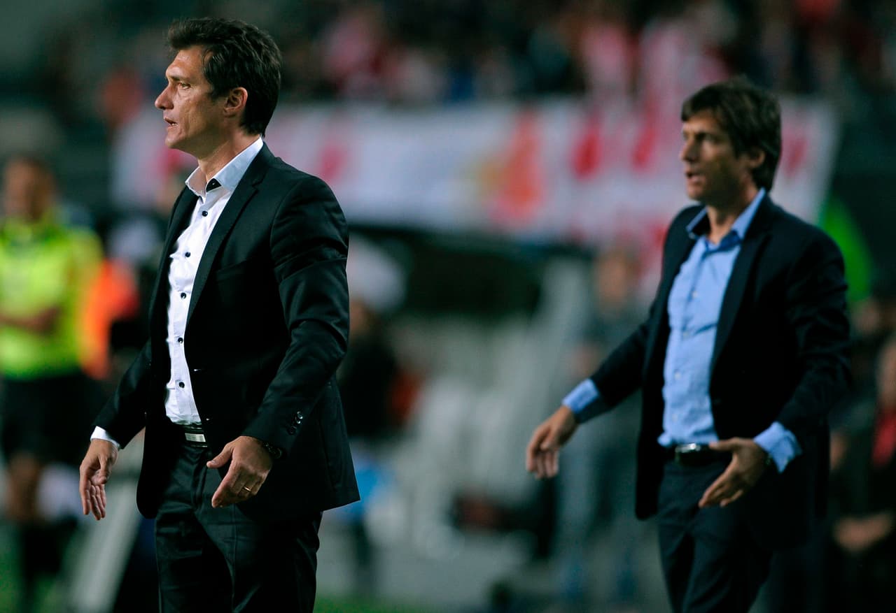 En su tiempo en activo, Barros Schelotto fue un delantero de características muy similares a las de Benedetto y por eso lo entiende mejor.