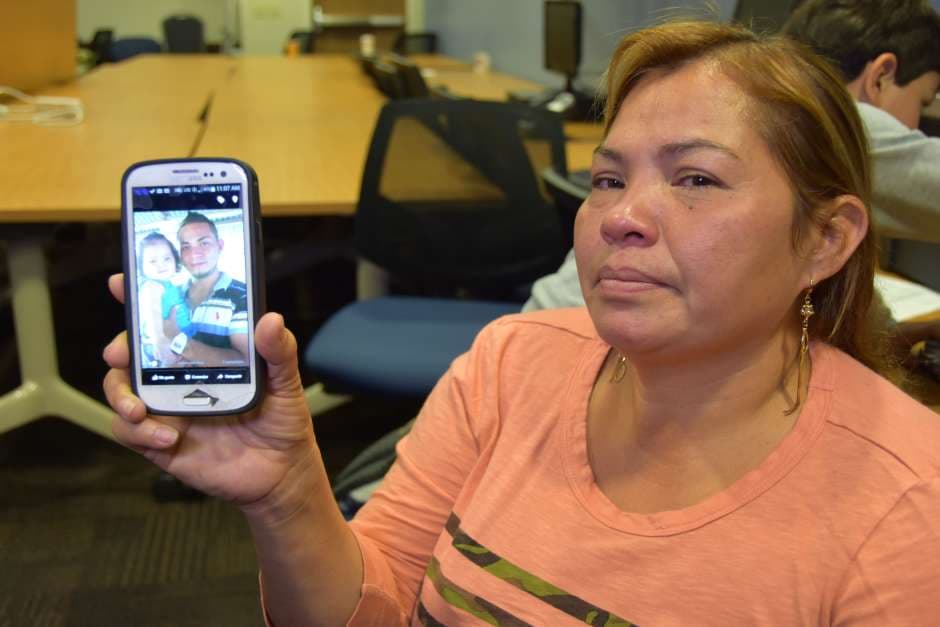 ‘Si me deportan me matarán como a mi hijo’: la angustia de una mujer que vive escondiéndose de ICE