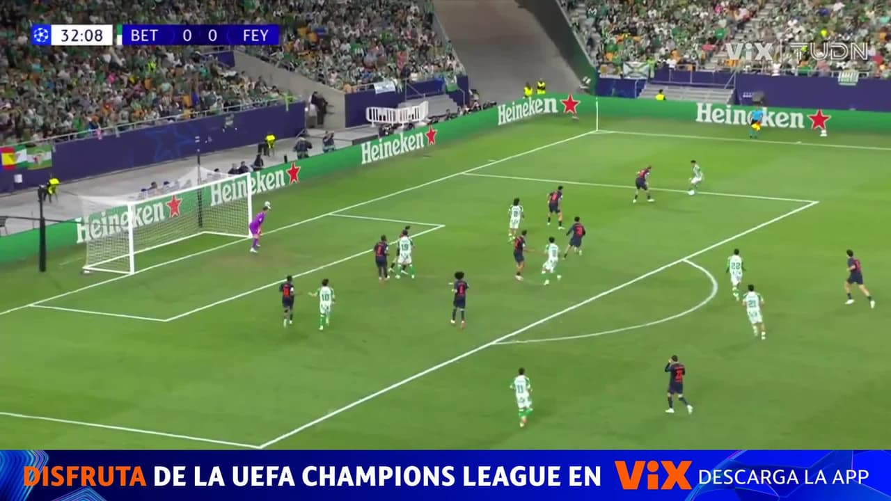 ¡ATAJADÓN! Bartra sorprendió de larga distancia pero Ernst sacó una mano milagrosa