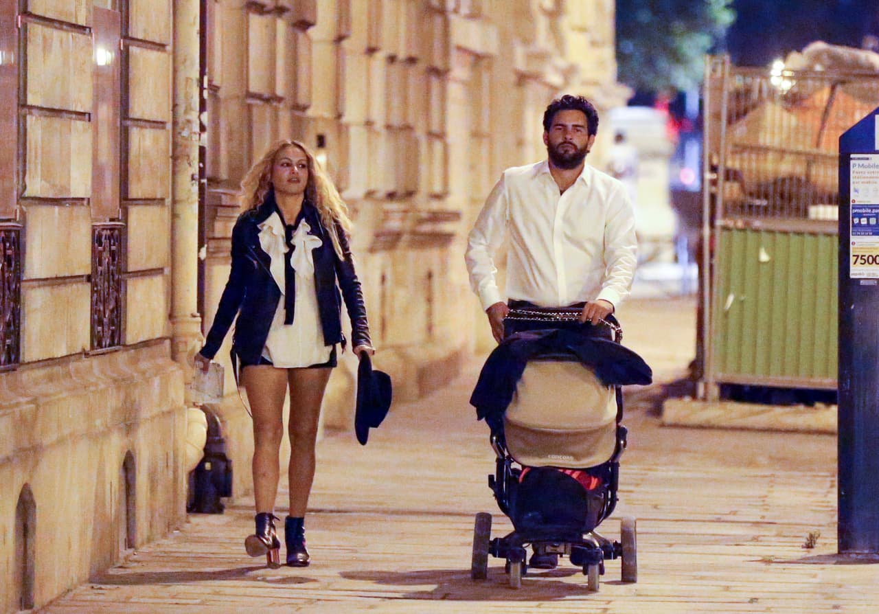 Tras dar a luz a su segundo hijo por primera vez la 'Chica Dorada' se ha dejado ver.