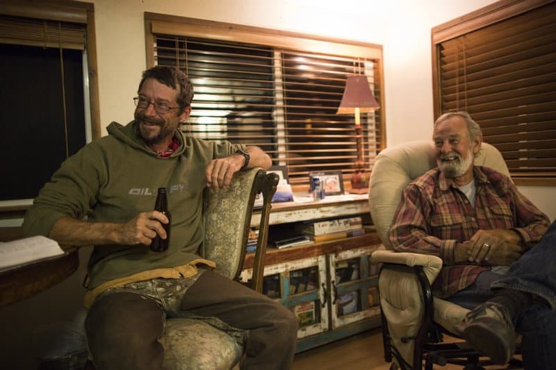 A lo largo de su trayecto él fue recibido por varios residentes en la franja fronteriza.