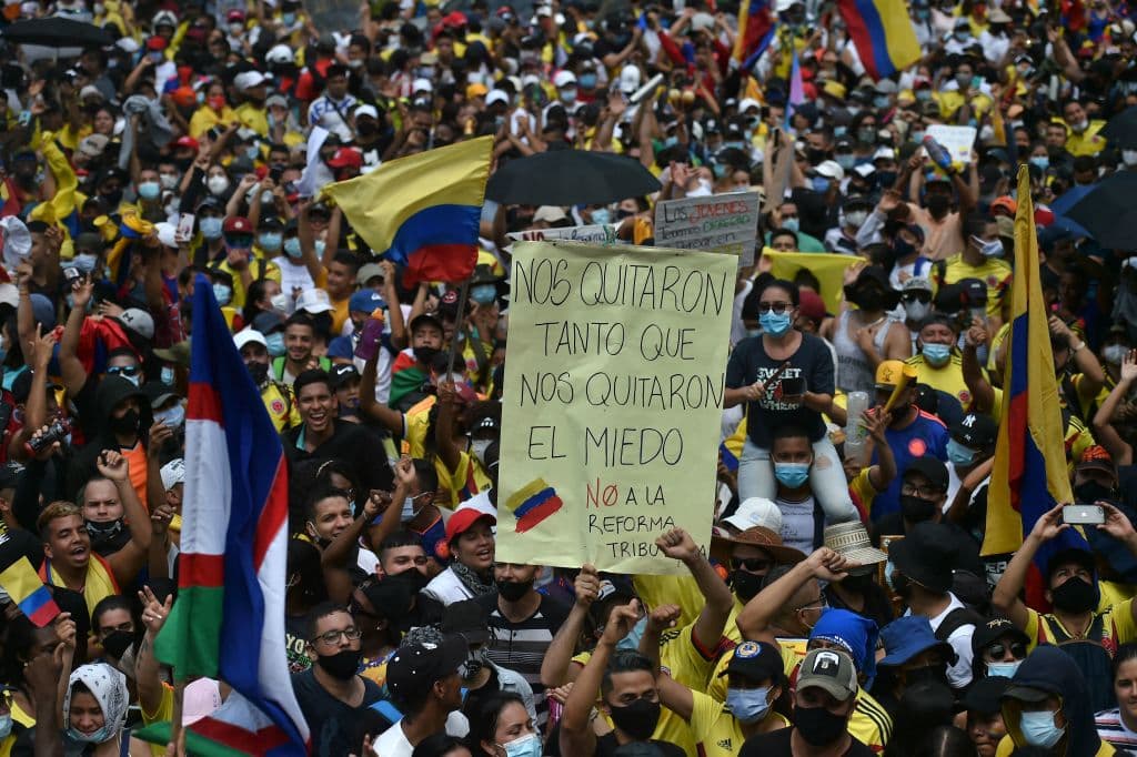 Desde el miércoles 28 de abril, en Colombia se originó un Paro Nacional y multitudinarias protestas, inicialmente en contra de la propuesta de la reforma tributaria presentada por el Gobierno, que muchos veán como injusta en un país en el que el 42% de la población vive en probreza.