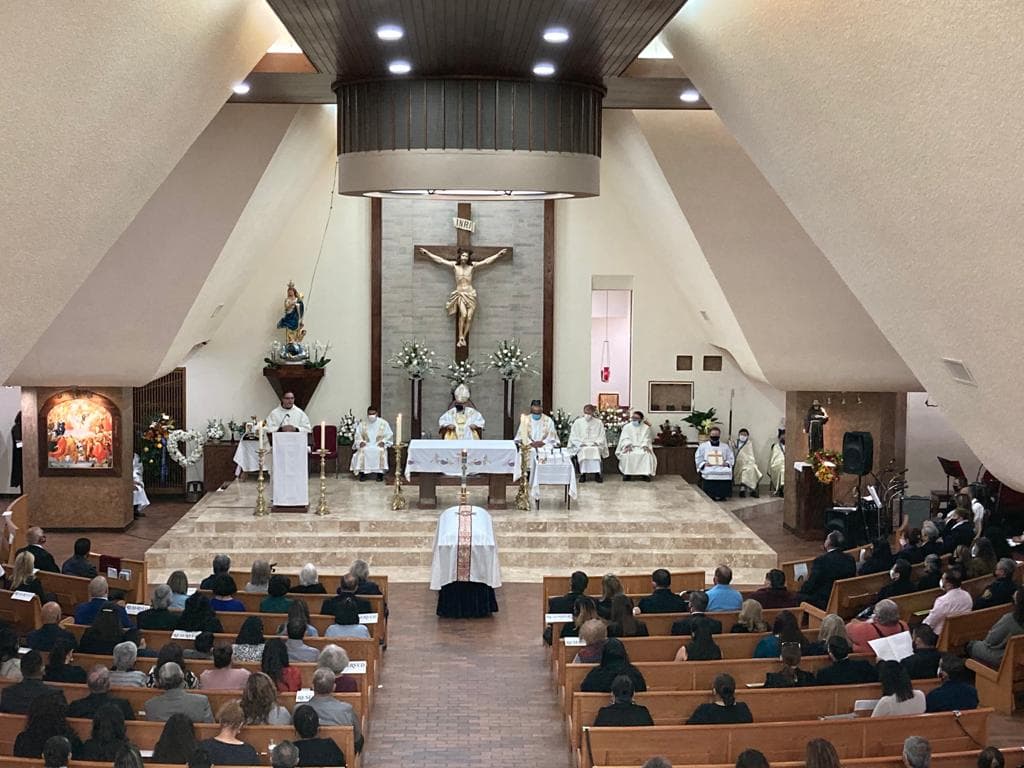 El obispo Olson fue el encargado de realizar la misa.
<br>