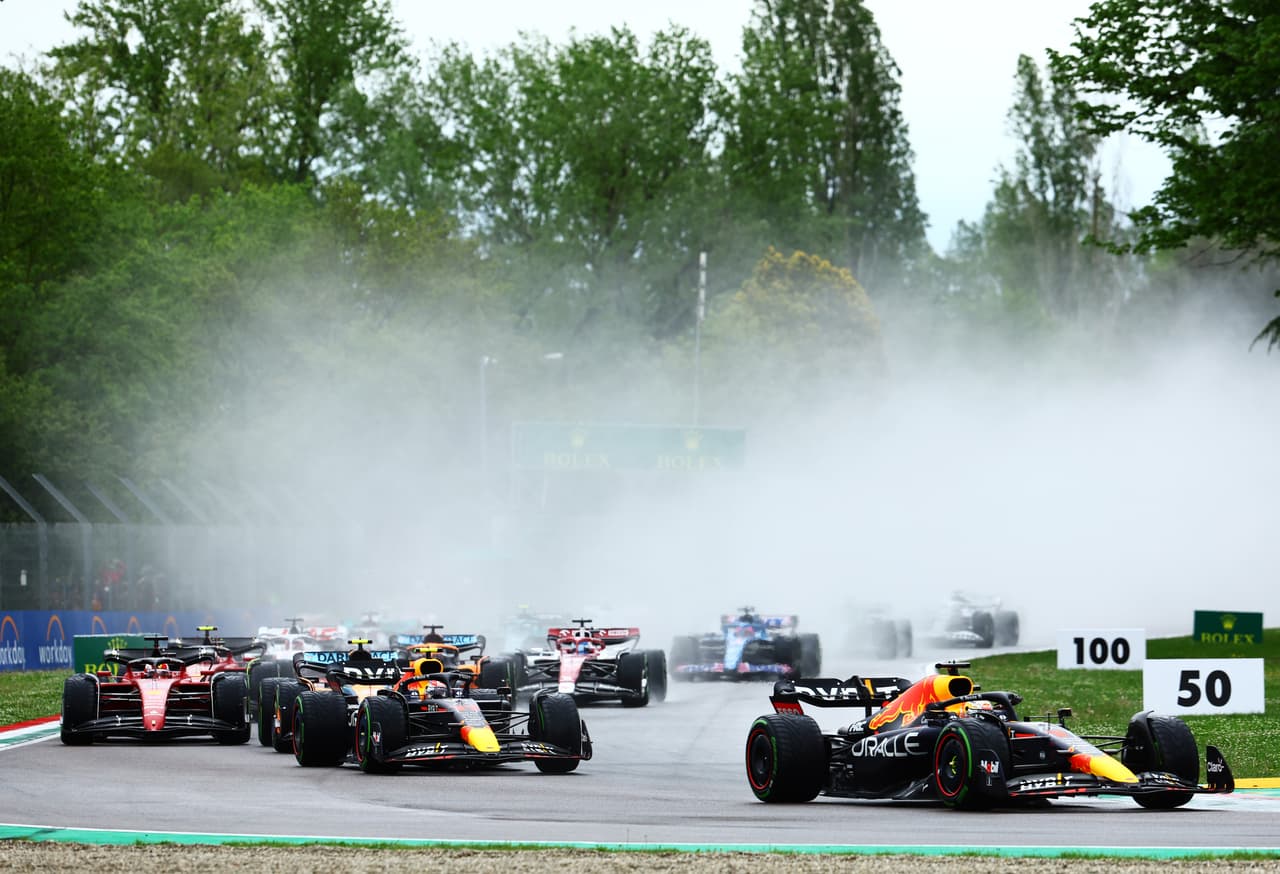 Gran carrera de Red Bull para su primer 1-2 desde el 2016 con Max Verstappen ganador en el GP de Imola y el mexicano Sergio 'Checo' Pérez como segundo lugar en el podio en Italia.