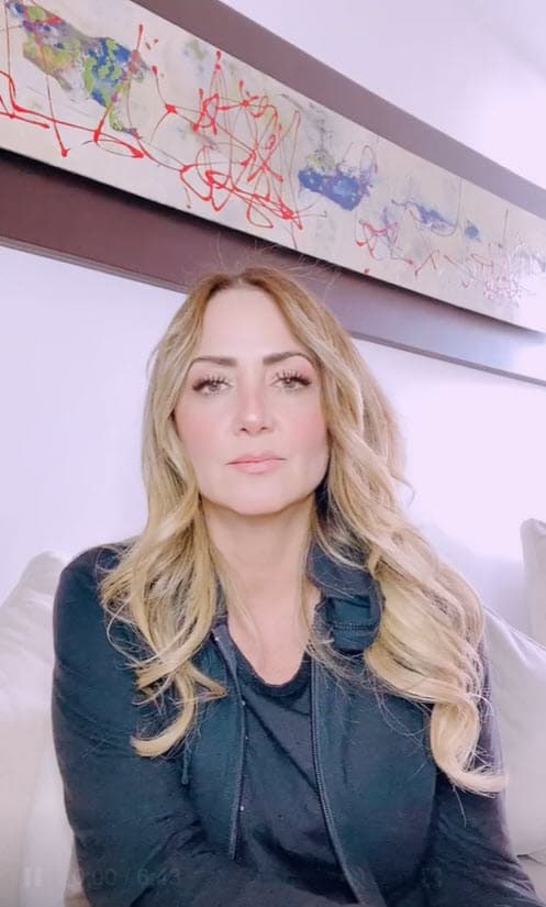 Un día después, y ante los medios, la presentadora no pudo más y con lágrimas de por medio destapó el tipo de amenazas hacia sus hijas.
<br>