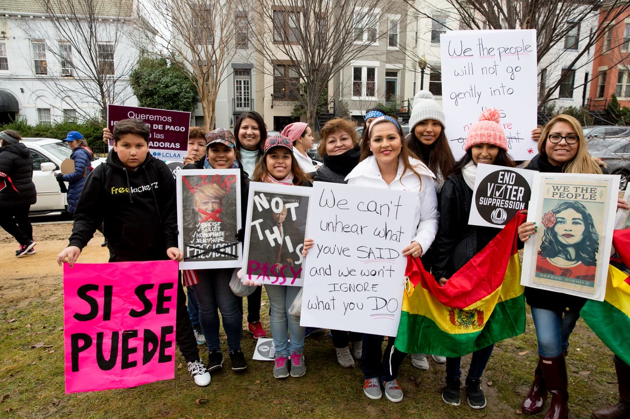 18 amigas bolivianas de Maryland se reunieron para marchar juntas.
