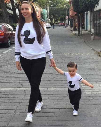 Este programa cómico, producido por Televisa, se estrenó en 2007 y cuenta la historia de una numerosa familia que por azares del destino comparte un pequeño departamento en la Ciudad de México.