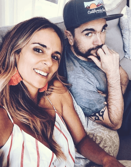 Además, durante la entrega de Latin Grammy 2016, Karen afirmó a los medios de comunicación que ella desea continuar al lado de Juanes, "seguir creciendo como familia, educar a nuestros hijos de la manera que nos educaron y como lo estamos viendo: con amor, con cariño, con dedicación".