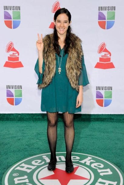 Los fashionistas tuvieron mucho de qué hablar con el atuendo de algunas de las estrellas invitadas a los Latin GRAMMY. Los artistas no sólo dejan volar su creatividad para componer canciones sino también para vestirse. Desafortunadamente no se escaparon de caer en la lista de los peor vestidos.