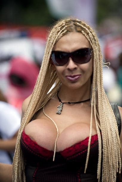 Los participantes en esta marcha exigieron el reconocimiento al matrimonio igualitario.