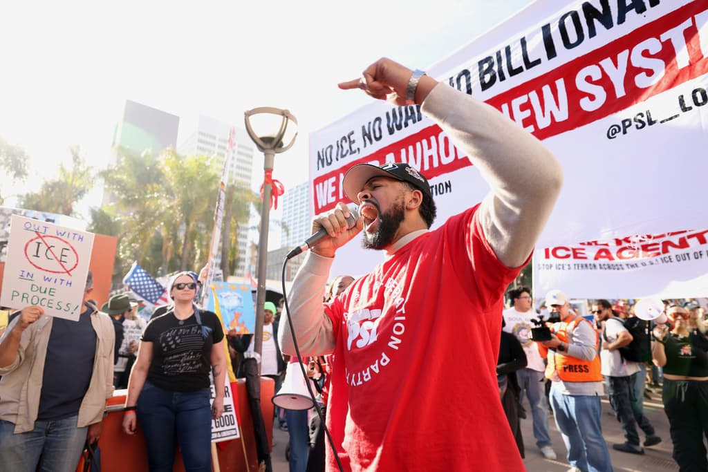 La protesta, pacífica en su mayoría, combinó demandas de abolición o reforma profunda de ICE con críticas al "imperialismo por petróleo" de la administración Trump. Eventos similares ocurrieron en Pasadena, Woodland Hills y otras zonas del sur de California.