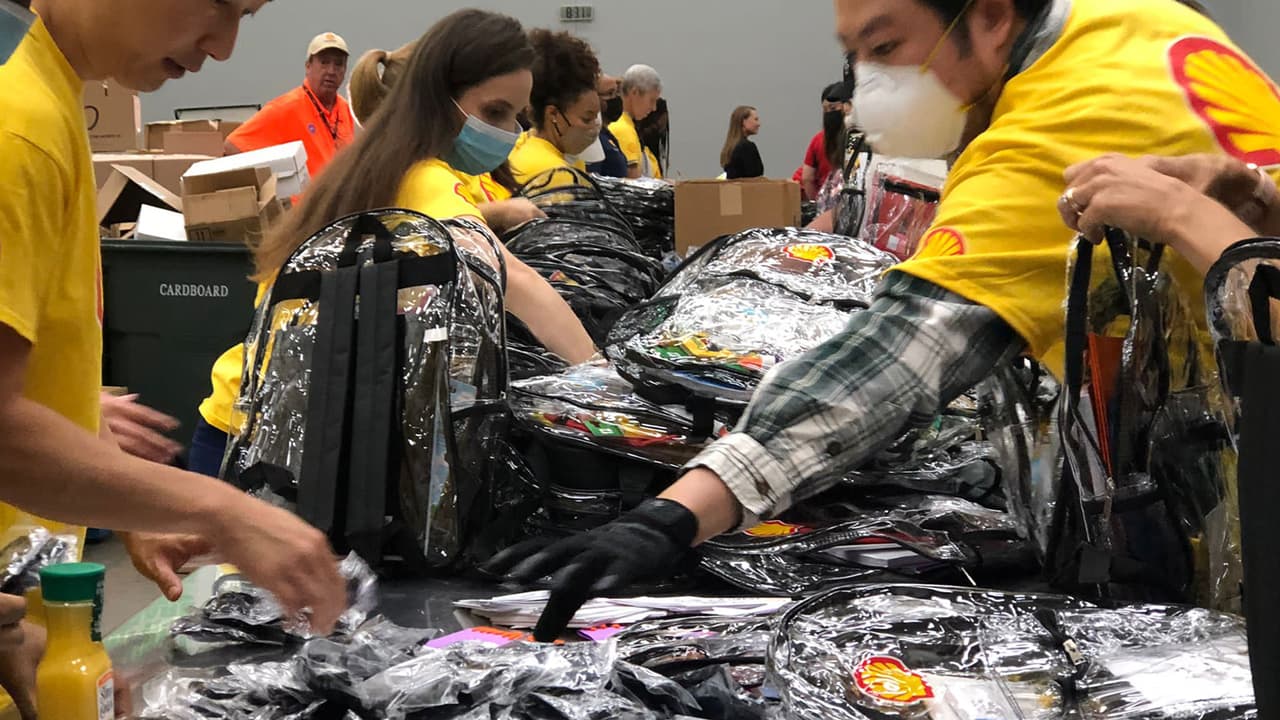 La ciudad de Houston organiza
<b><a href="https://twitter.com/HoustonTX/status/1418597304790102020" target="_blank">este evento</a></b> para ayudar a las familias de bajos recursos.