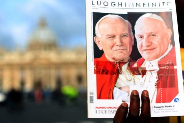 Entre ellos se cuentan los reyes de España, los presidentes de Ecuador, Honduras, El Salvador, Zimbabue, además de miles de polacos.
