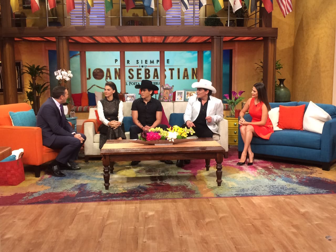 Julián era el más nervioso y emocionado con el estreno de la miniserie.