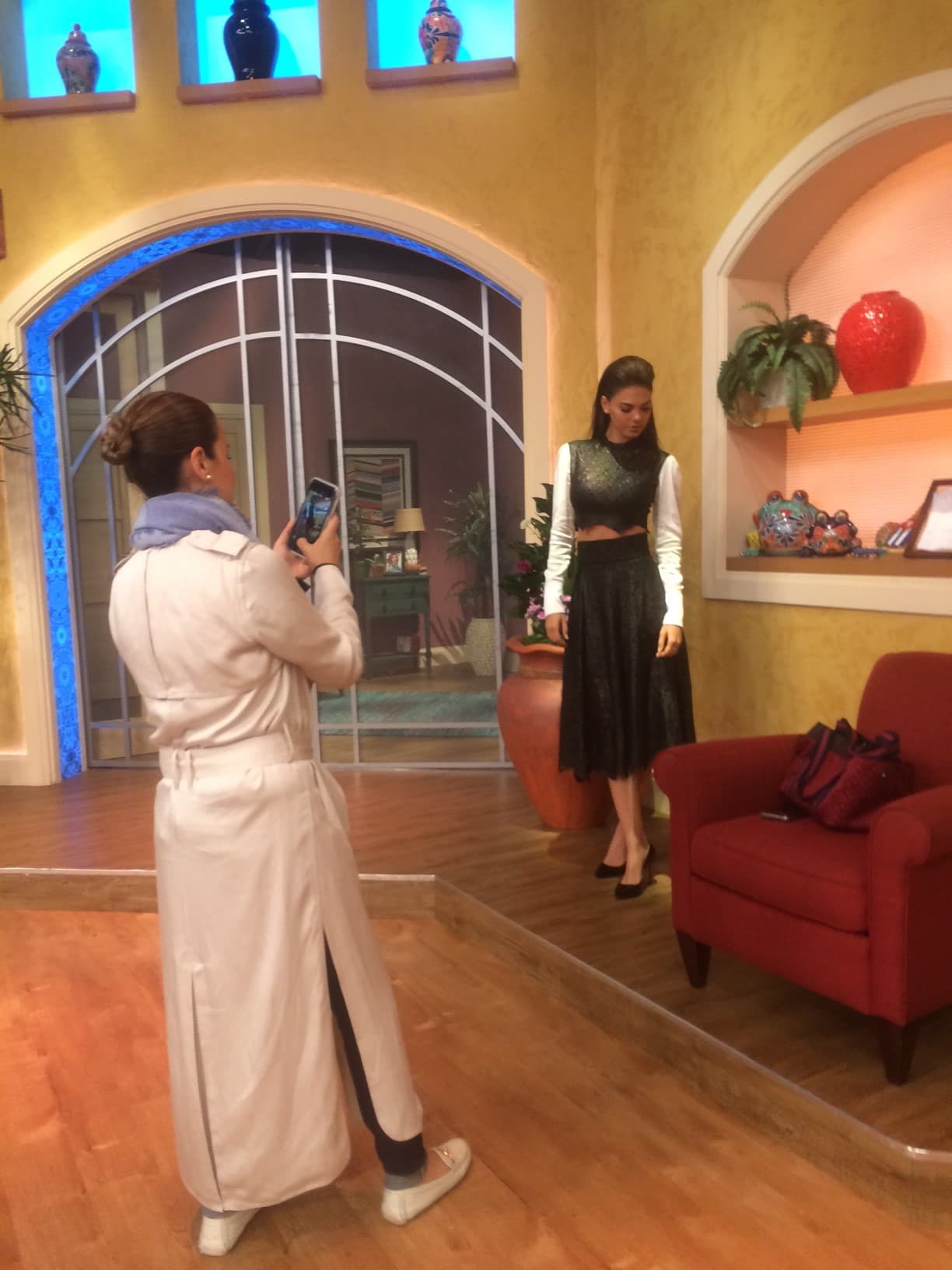 ¡Guapísima! Livia Brito minutos antes de salir al aire.