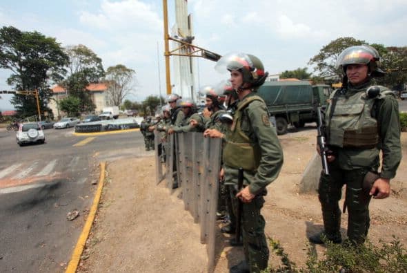 Miembros de la Guardia Nacional Bolivariana durante las protestas contra el gobierno de Nicolás Maduro.
