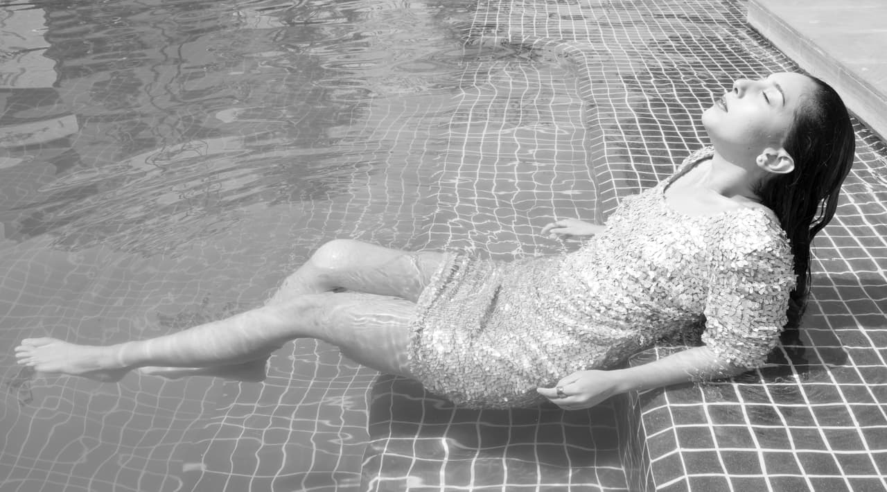 Esta es la primera vez que hace una sesi贸n de fotos art铆sticas.