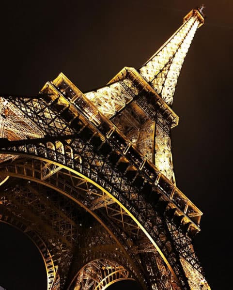 También pisaron tierra francesa, no podía faltar la foto de la Torre Eiffel.