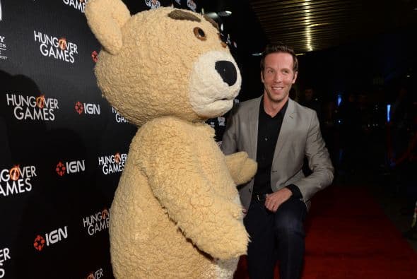 La alfombra de roja de la más reciente parodia 'Hungover Games' mostró personajes demasiados ilustrativos que para más de uso estuvo subidos de tono. La parodia de 85 minutos, se estrena este 18 de febrero y hasta el momento tienen un rating promedio entre los críticos del portal IMDB.com