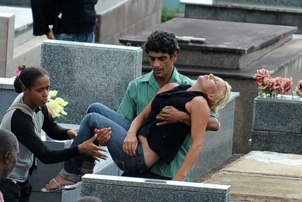 Wanderson Ferreira de Carvalho, de 27 años, dijo atontado que había perdido a 23 miembros de su familia, incluso su padre, su esposa y un hijo de dos años. Sólo se ha recuperado el cadáver de su padre hasta ahora en el vecindario de Campo Grande donde vive. El cuerpo estaba tan descompuesto por el agua y el calor que dijo que ya no quiere que nadie busque a su mujer y su hijo.