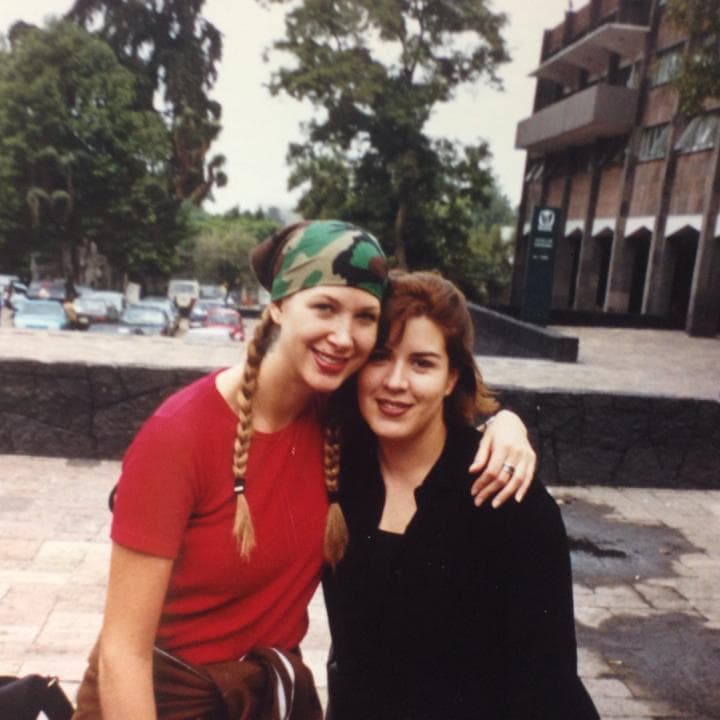 De esa relación nació Phaedra (de rojo), quien no pudo asistir a la funeraria debido a que no vive en México.