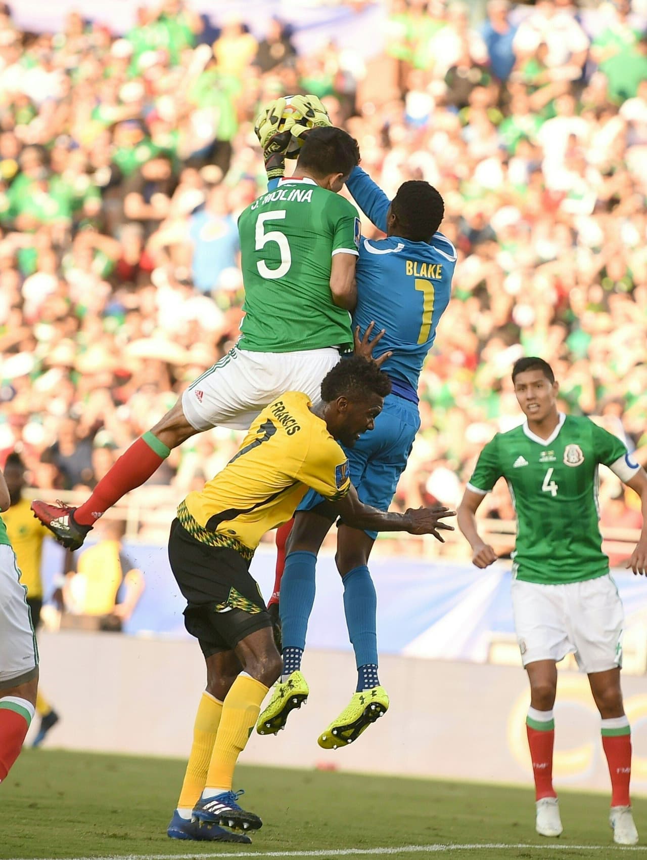 De poco sirve controlar el balón en un 64% del tiempo si en ofensiva no tienes claridad de ideas.