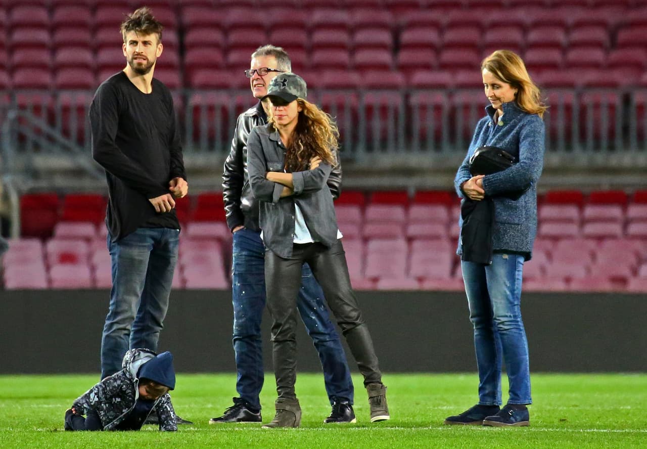 El chiquitín disfrutó arrancando el pasto.