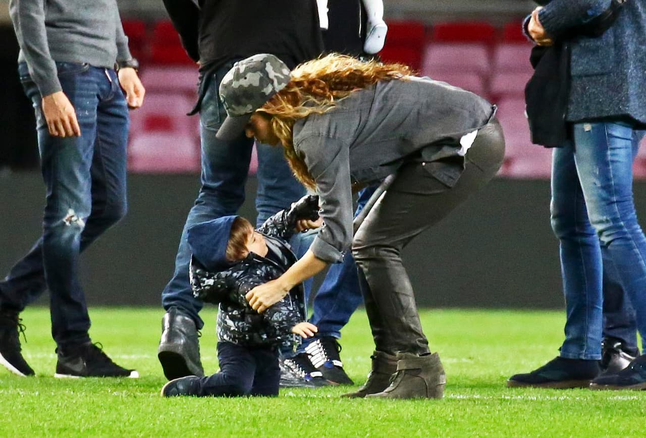 Hasta que mami decidió que mejor lo cargaba.