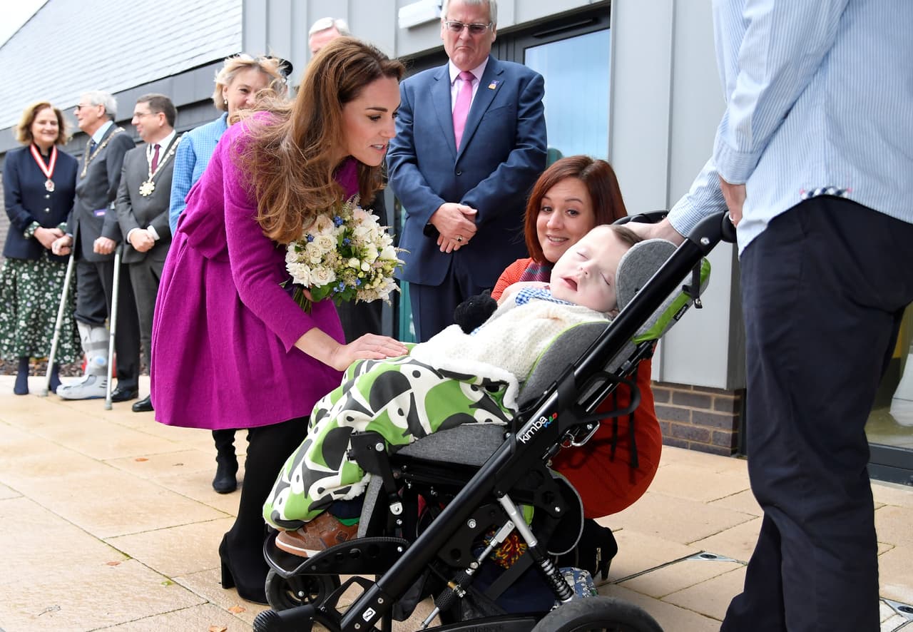 La duquesa pudo ver de primera mano el resultado de su iniciativa que recaudó más de 14 millones de dólares para construir este nuevo centro para 
<b>niños</b>.