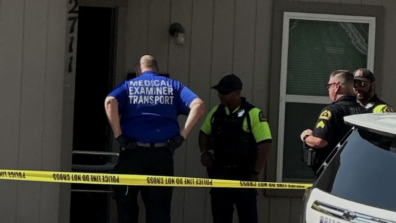 Hallan a tres personas muertas y a una mujer inconsciente dentro de una casa al sureste de Dallas