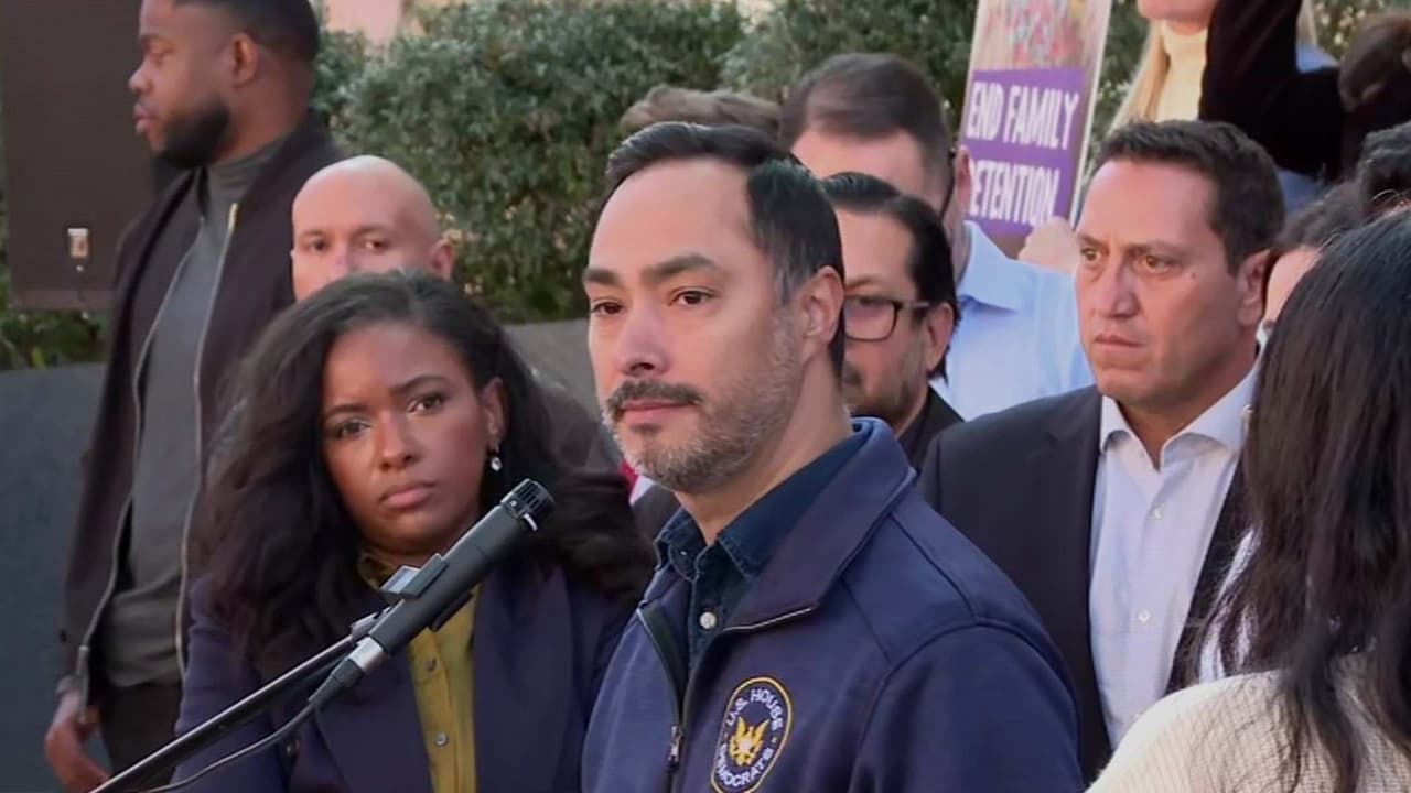 Líderes políticos y ONG hacen mitin para exigir liberación de Liam Conejo