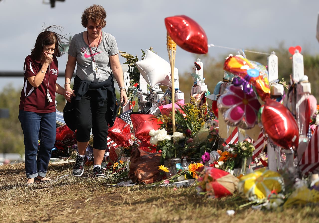 Estudiantes y maestros se preparan para regresar esta semana a clases tras el tiroteo en Parkland: "Es abrumador"